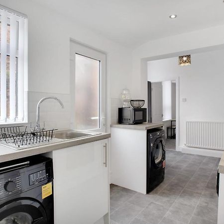 Stunning 4-Bedroom, 2 Bathrooms In Sunderland Sunderland  Exteriör bild