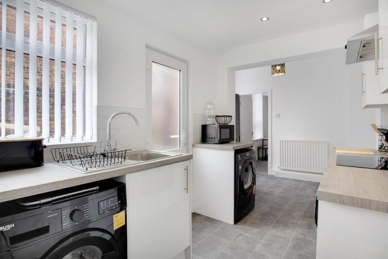 Stunning 4-Bedroom, 2 Bathrooms In Sunderland Sunderland  Exteriör bild