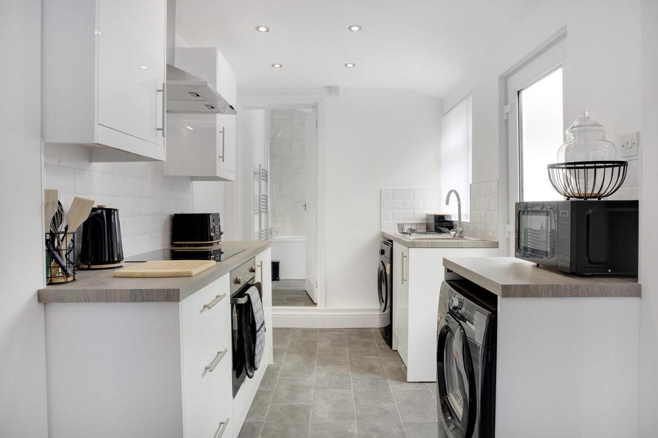 Stunning 4-Bedroom, 2 Bathrooms In Sunderland Sunderland  Exteriör bild