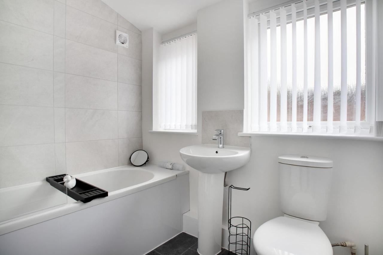 Stunning 4-Bedroom, 2 Bathrooms In Sunderland Sunderland  Exteriör bild