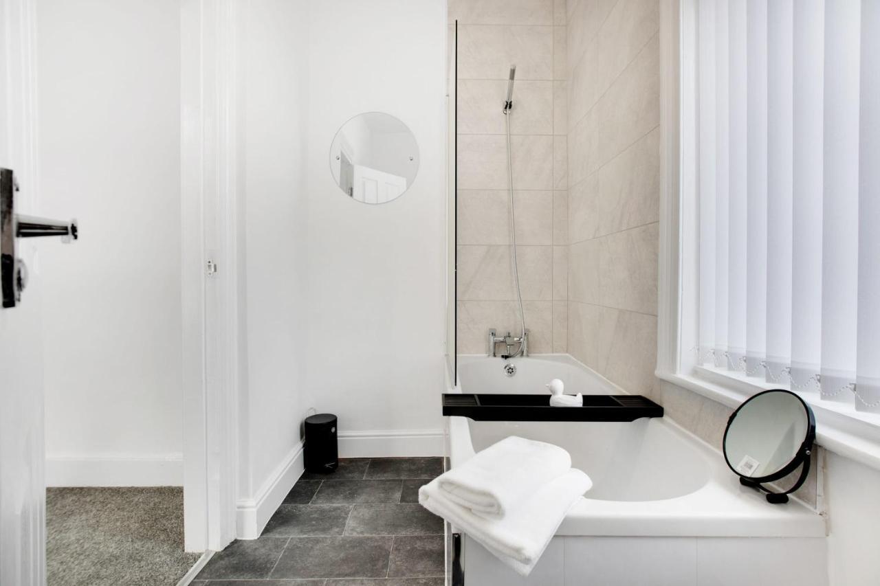 Stunning 4-Bedroom, 2 Bathrooms In Sunderland Sunderland  Exteriör bild