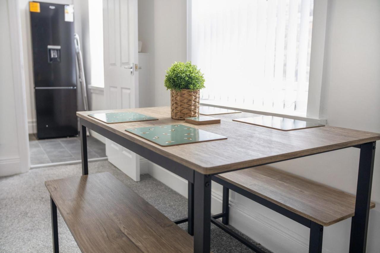 Stunning 4-Bedroom, 2 Bathrooms In Sunderland Sunderland  Exteriör bild