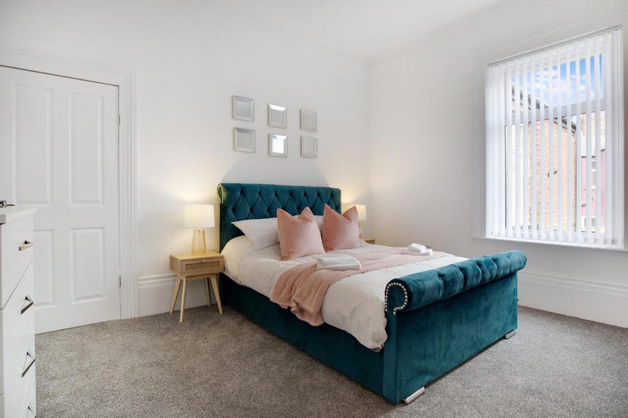 Stunning 4-Bedroom, 2 Bathrooms In Sunderland Sunderland  Exteriör bild